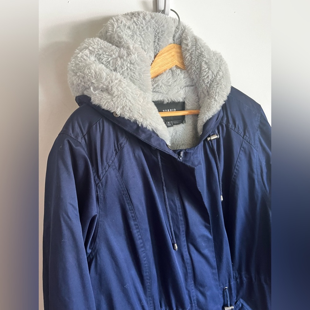 Torrid 5x Navy Hooded Sherpa Parka Coat with gray sherpa lining - Picture 15 of 16